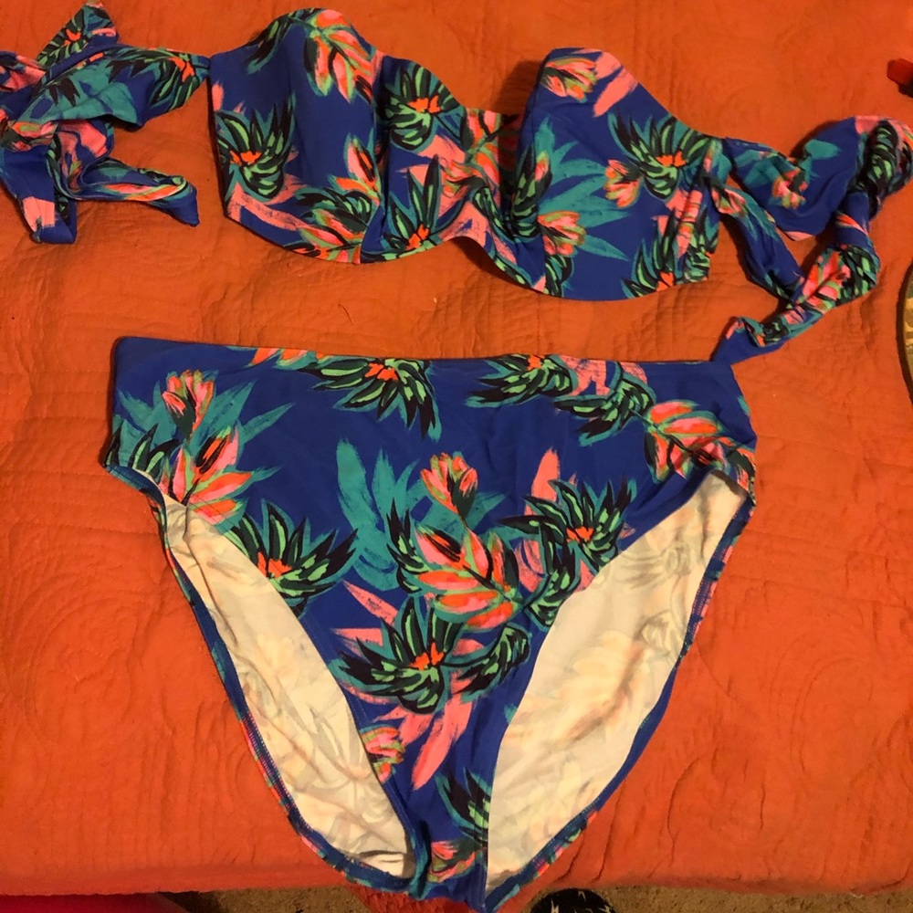 Fig leaves too and high waisted bottoms